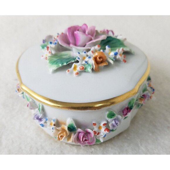 Porcelain Box Vintage Oval‎ Lid raised painted Floral motif Portugal white - Picture 5 of 9